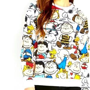 Worldwide Peanuts Characters Pullover Sweatshirt Size Small